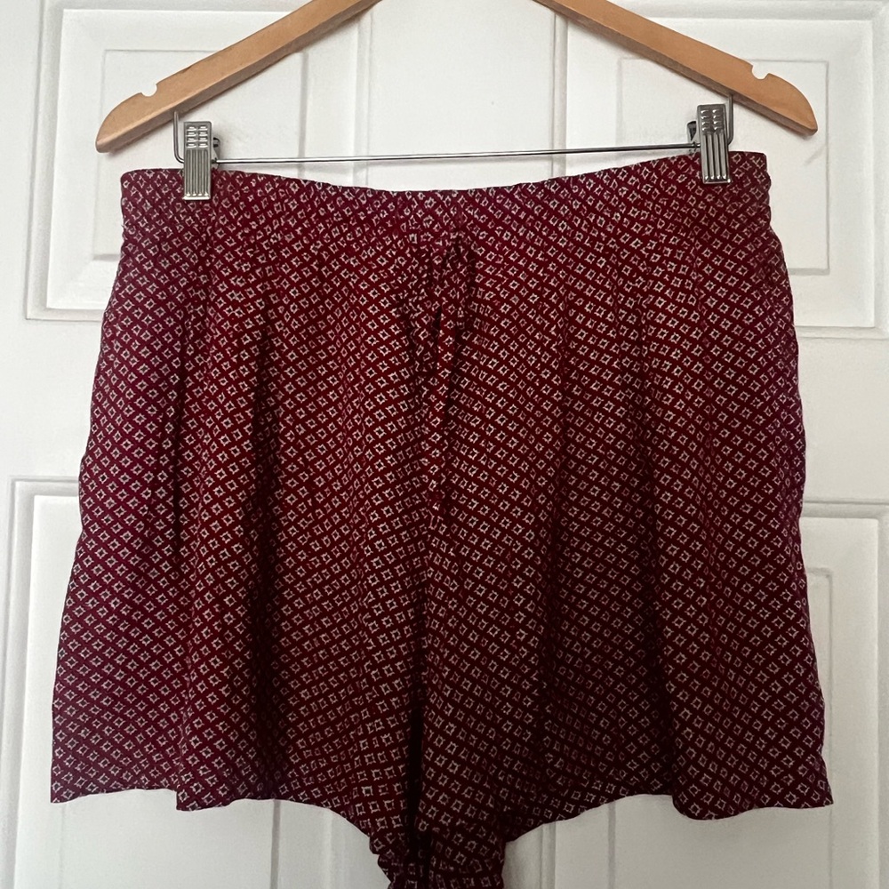 Vintage 90s The Limited Red Patterned Shorts Size M (waist 15”)
